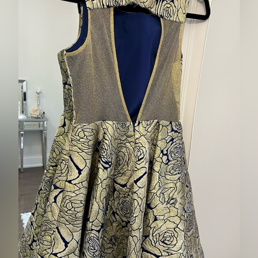 Floral Patterned Mini Dress
Sparkling party dress fits S - Picture 4 of 6